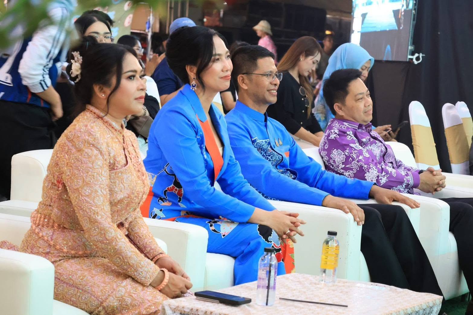 title - ปฏิรูปที่ดินจังหวัดสตูล ร่วมเปิดกิจกรรมเดินแบบผ้าไทยการกุศล “The Glory of Satun Batik”